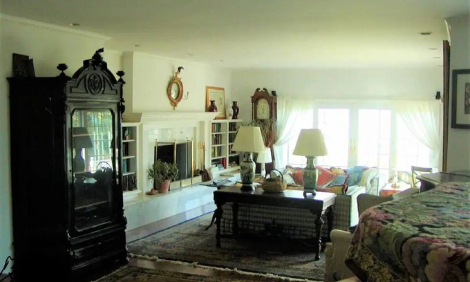 Norwich House | Convenient Whispering Pines Estate Panoramic Viewsnn