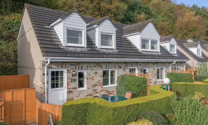 Saltash Cottage | Conveniently located to explore all that Cornwall and Devon have to offer