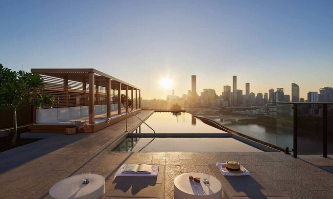 Milton Apartment | Conveniently located 2BR apt w/rooftop pool @Milt