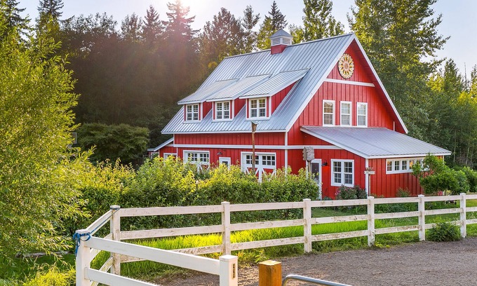 Bellingham Cottage | Conveniently Located Loft In A Country Setting