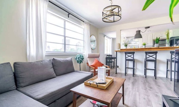 Victorian Village Apartment | Convention - Private Parking - Pets - Short North