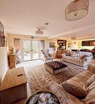 Carnforth Apartment | Converted Barn with Hot Tub, The Hayloft.