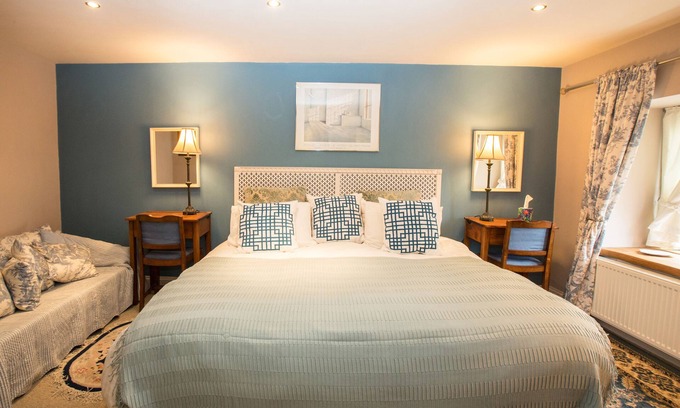 Kirkbymoorside Cottage | Converted stable mews cottage with kingsize bed