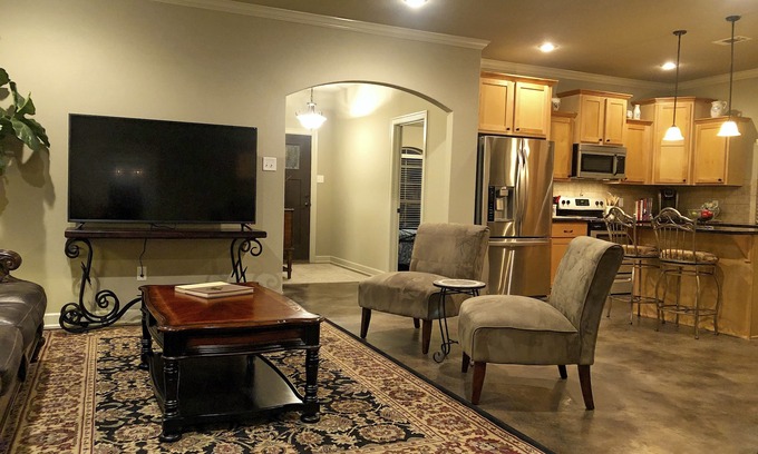 Conway House | Conway Luxury Home. 4BR/2BA, Office, 2-Car Gar., 65"TV, Fenced Yard/Patio, Wi-Fi