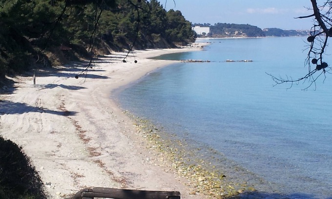 Kriopigi Apartment | Cool apartment with Long Sandy beaches just 6min drive. Free Wi Fi and Smart TV.