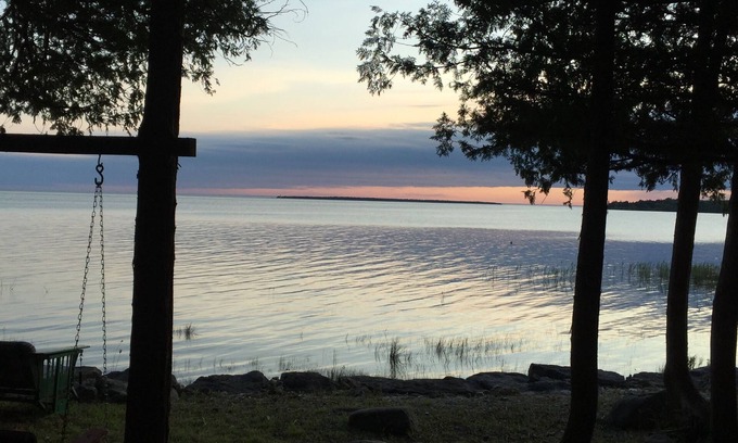 St Ignace Cabin | Cool breezes off Lake Michigan. Book your fall color stay! A few dates remain