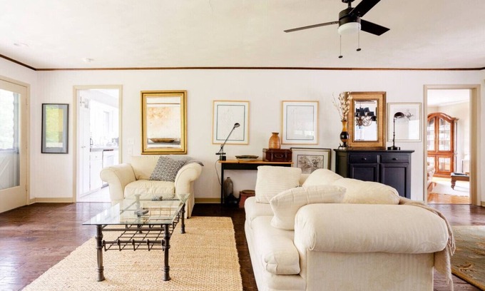 East Meredith House | Cool & Comfy Escape | Family Fun Awaits | Close to the Action