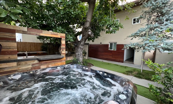 Golden Hill House | Cool New Remodel Near Coronado, NEW Jacuzzi, Fire Pit, BBQ, Walk to Downtown!