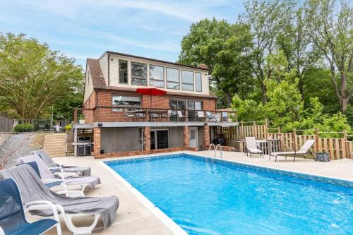 Arnold House | Cool Spring Suite