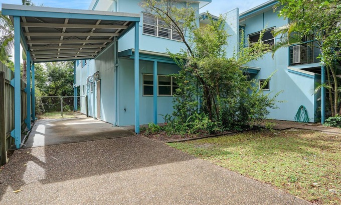 Rainbow Beach House | COOLAMAINE 1 - Rainbow Beach. Easy walk to beach and shops.