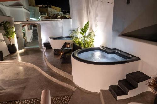 Megalochori Villa | Cooper's Cave house with heated Jacuzzi