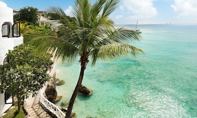 Lazaretto Apartment | Coralita No.3, Oceanfront Apartment Near Sandy Lane
