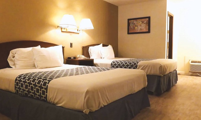 McCook Hotel | Coratel Inn & Suites By Jasper McCook - Deluxe 2 Queen Bed NS