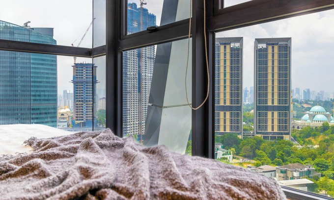 Kuala Lumpur Apartment | Corner Unit in Arte Mont Kiara - Modern & Spacious