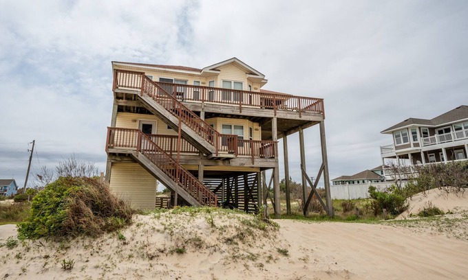 Corolla House | Corolla 4x4 beach cottage with phenomenal ocean views!