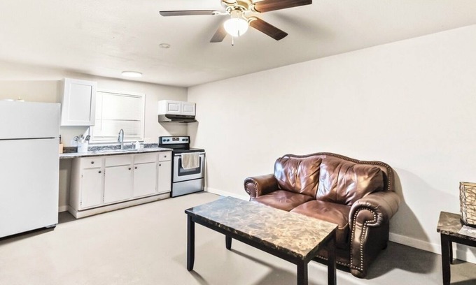 Central City Apartment | Corpus Cristi Guest Retreat Near McGee Beach!