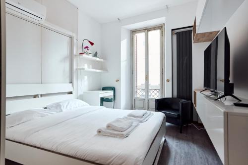 Porta Venezia Apartment | CORSO VENEZIA View with PRIVATE balcony - Corso Venezia Suite