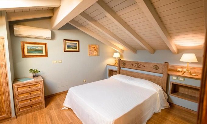 Montevecchia Apartment | Corte Del Passone