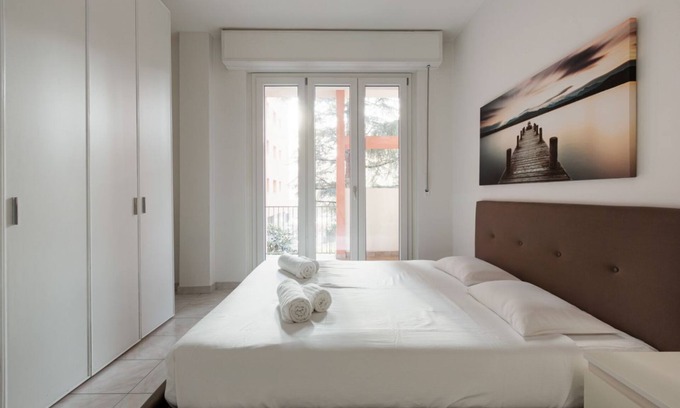 Quartiere Mazzini Apartment | Corvetto M3 - Bright Apt. with balcony!