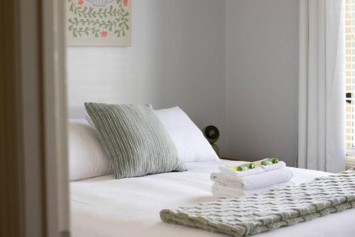Ballarat House | Cosmo Place - Pet Friendly With Private Yard