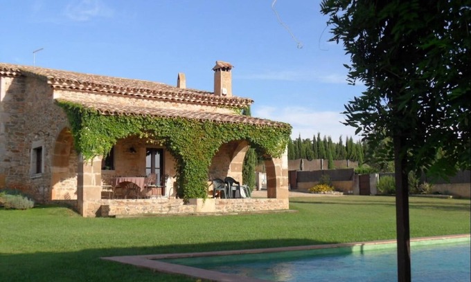 Saus Villa | Costabravapartment Casa Isabelle, Costa Brava beaches. Private pool