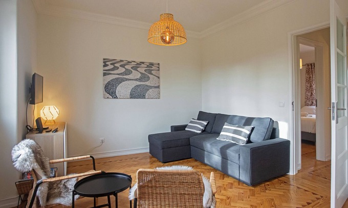 Alcantara Apartment | Cosy 1 BDR Apt Belem Sleeps 4
