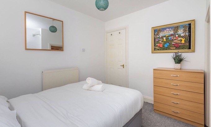 Brixton Hill Apartment | Cosy 1BD Flat, Between Clapham & Brixton