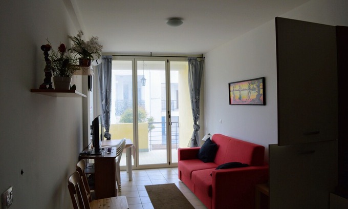 Isca Marina Apartment | Cosy 1st floor coastal apartment on Ionian Sea