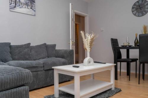 Weston by Wellend House | Cosy 2 bedroom home in Coventry