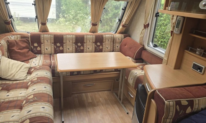 Combles House | Cosy 3-bed caravan and a small one in the countryside