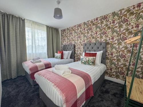 Tewkesbury Apartment | Cosy 3BR Flat With Free Parking Near Marina