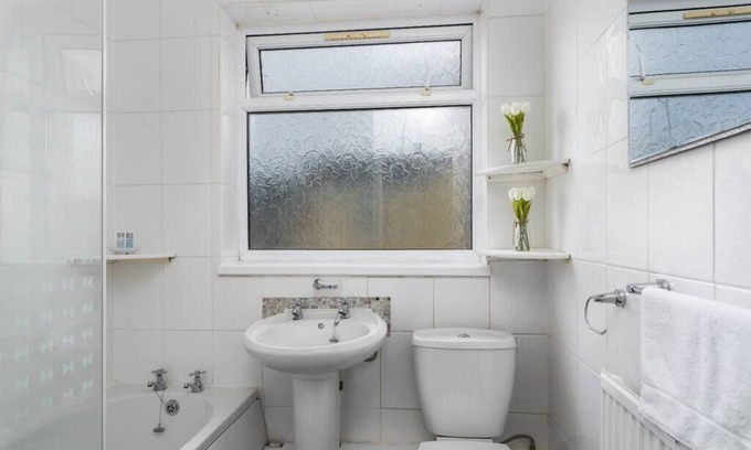 Cwmbrwla Apartment | Cosy and Comfortable Stay - Swansea