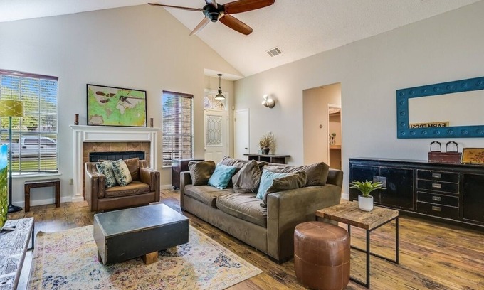 Wells Branch House | Cosy and Open with Loft on Greenbelt