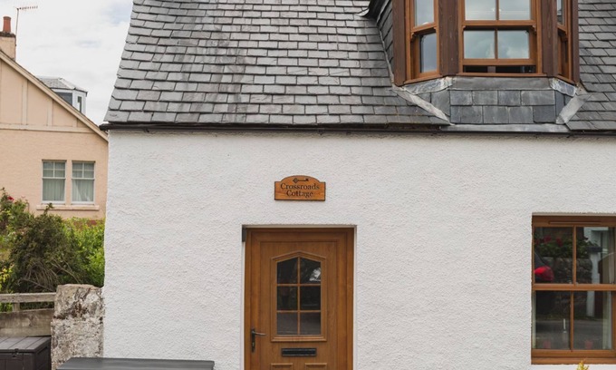 Lewiston Cottage | Cosy and Quaint One Bedroom Cottage at the Foot of Loch Ness