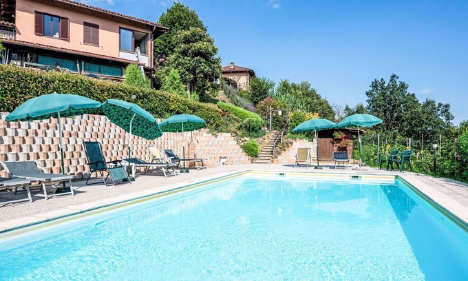 Cortazzone Villa | Cosy apartment in villa for 4 guests with WIFI, pool, TV, patio and pets allowed
