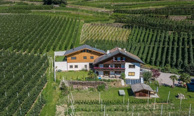 Castelbello-Ciardes Apartment | Cosy apartment “Pixnerhof - Gala” on a Farm with Wi-Fi & Mountain View