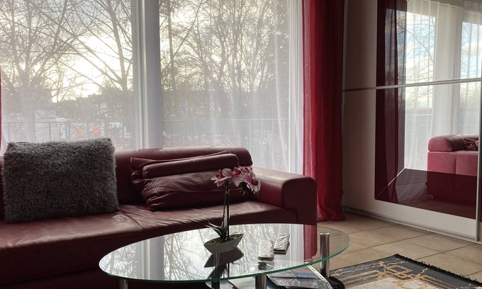 Weilbach Apartment | Cosy apartment, Smart TV WLAN, Eutelsat & Astra satellites, many parking spaces, A66 & A3