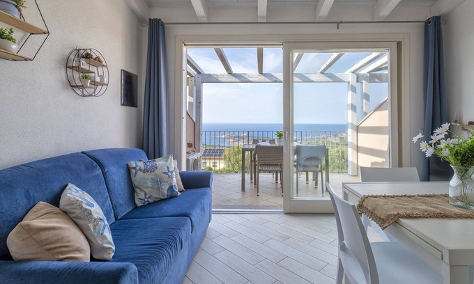 Paduledda Apartment | Cosy apartment for 4 people with A/C, pool, TV, terrace and pets allowed