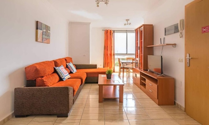 Vecindario Apartment | Cosy Apartment ‘2B Atlántico’ in Town Centre with Wi-Fi