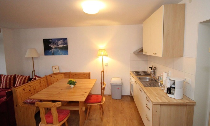 Muhldorf Apartment | Cosy apartment for 8 people with WIFI, TV and balcony