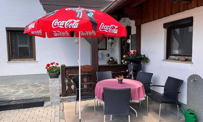 Agsdorf Apartment | Cosy apartment for 4 guests with WIFI, TV, patio and pets allowed