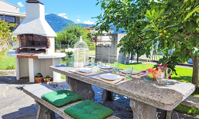 Gordola Apartment | Cosy apartment for 2 people with WIFI, A/C, TV, patio, pets allowed, panoramic view and parking
