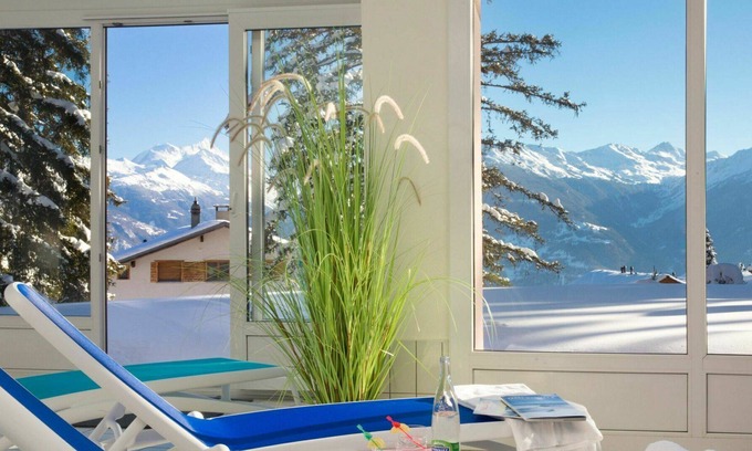 Randogne Apartment | Cosy apartment for 2 guests with WIFI, pool, hot tub, TV, balcony, pets allowed and parking