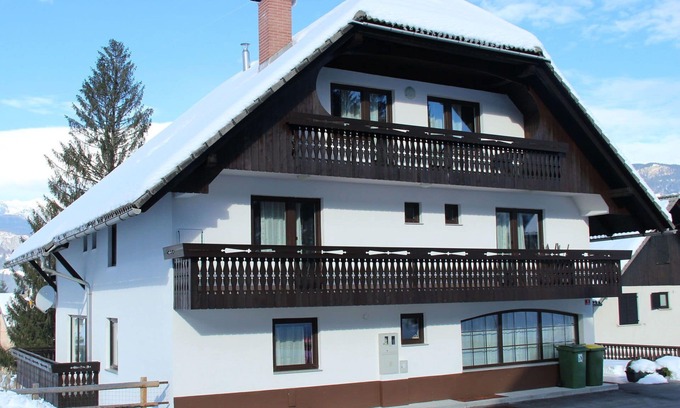 Bohinjska Bistrica Apartment | Cosy apartment for 2 people with WIFI, TV, pets allowed and panoramic view