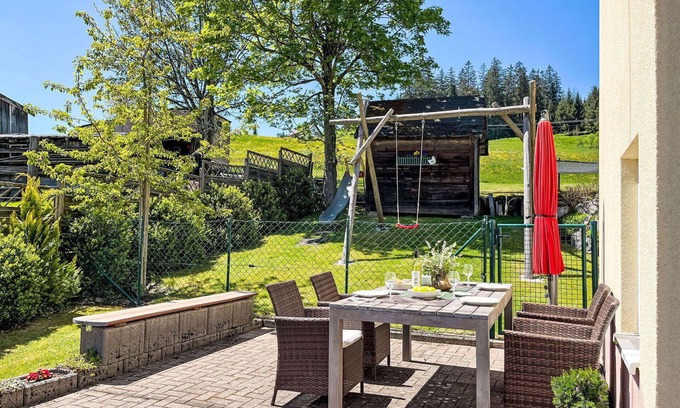 Eisenbach Apartment | Cosy apartment for 3 people with WIFI, TV, patio and pets allowed