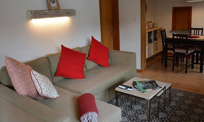 Saanen Apartment | Cosy apartment for 3 people with WIFI, balcony and parking