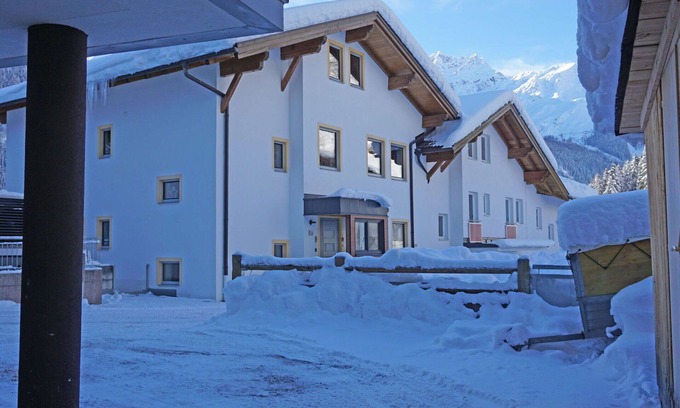 Strengen Apartment | Cosy apartment for 4 guests with WIFI, TV and terrace