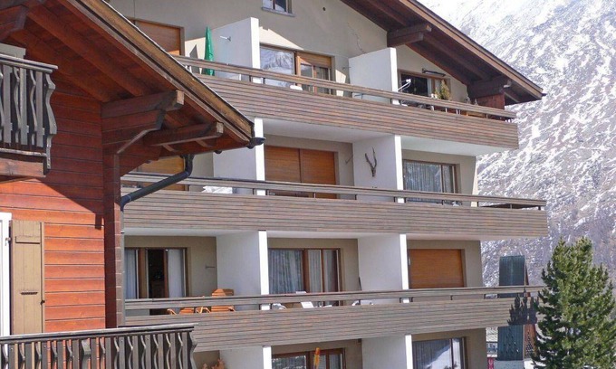 Saas-Fee Apartment | Cosy apartment for 4 guests with WIFI, TV and balcony