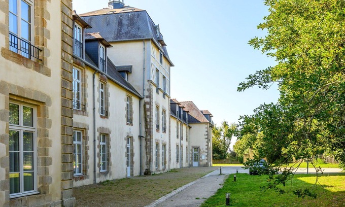 Baden Apartment | Cosy apartment for 4 guests with pool, WIFI, TV and balcony