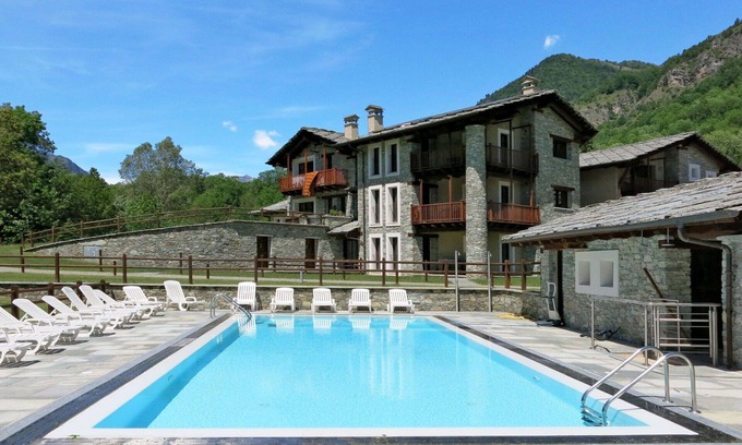 Sampeyre Apartment | Cosy apartment for 4 people with pool, WIFI, TV, terrace and parking